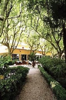 La Touloubre Hotell La Barben Exteriör bild
