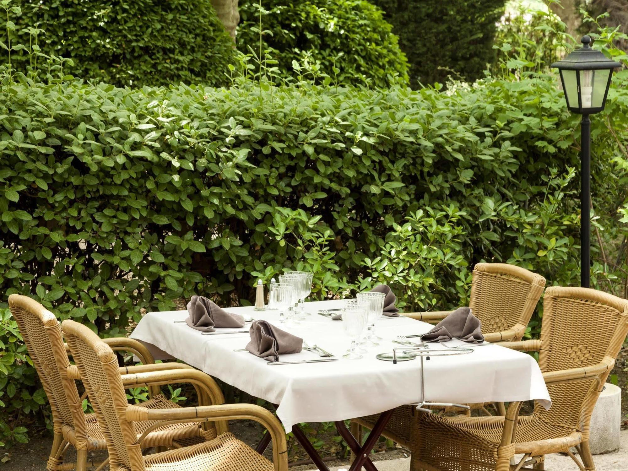 La Touloubre Hotell La Barben Exteriör bild