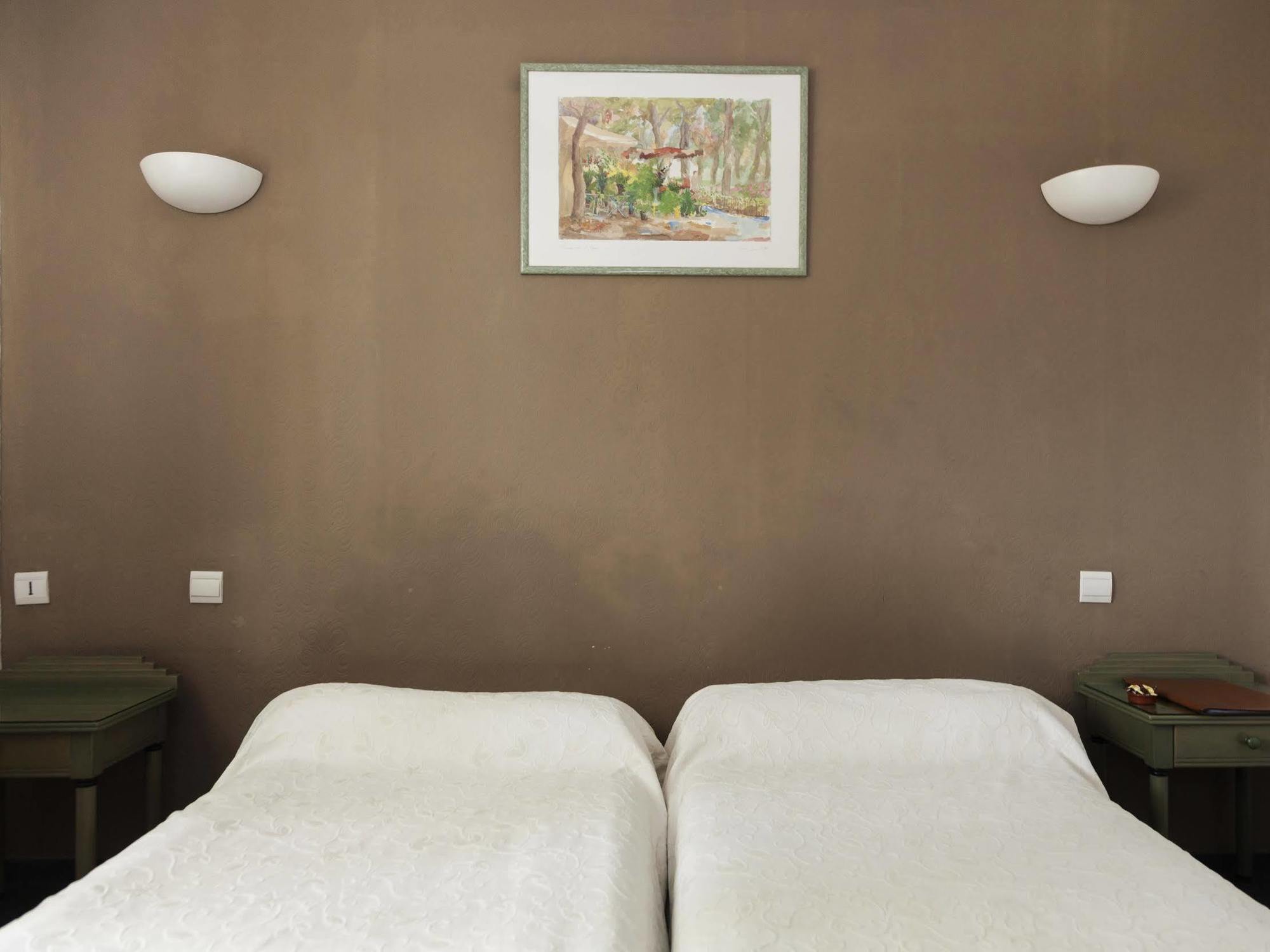 La Touloubre Hotell La Barben Exteriör bild