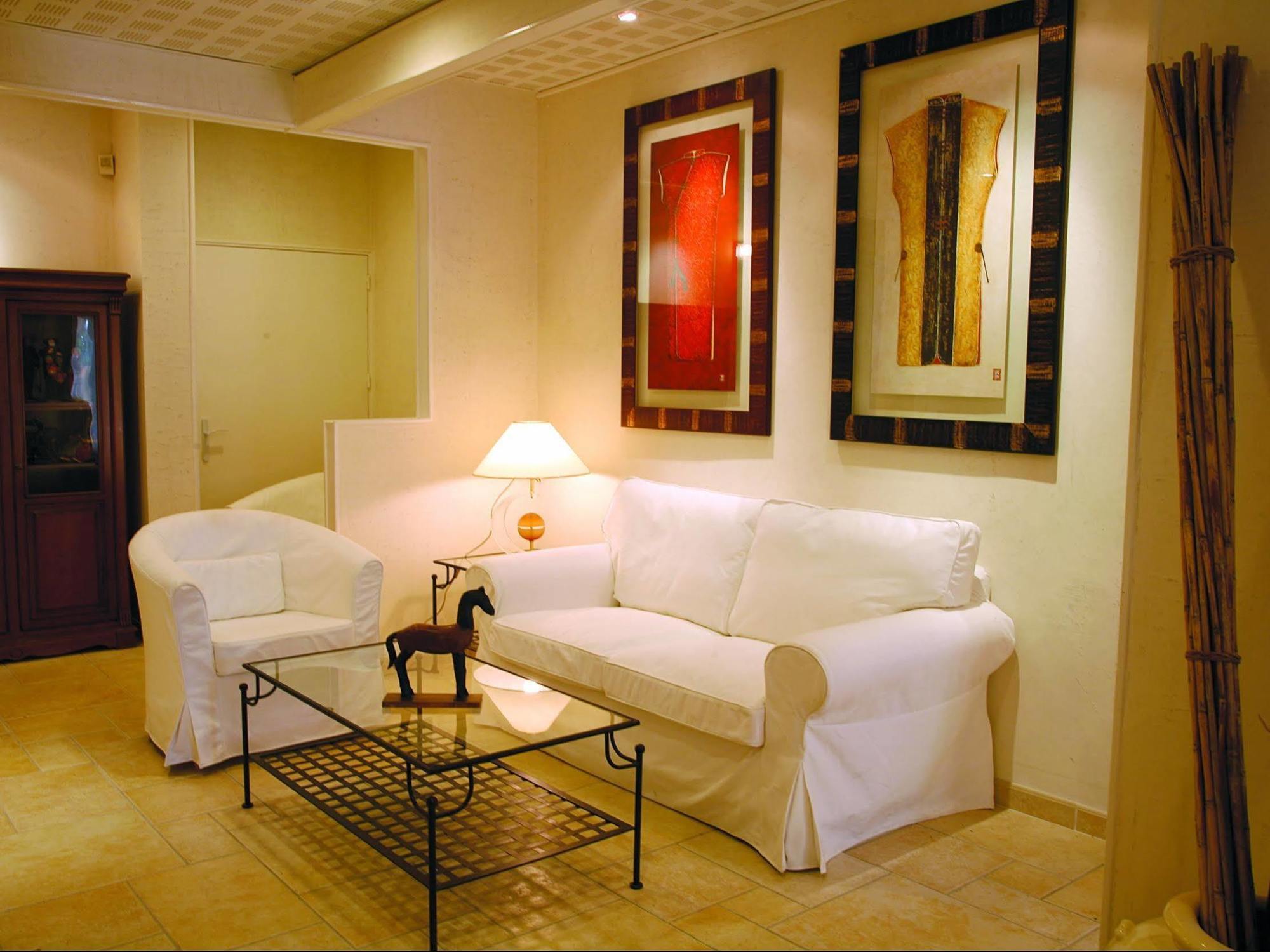 La Touloubre Hotell La Barben Exteriör bild